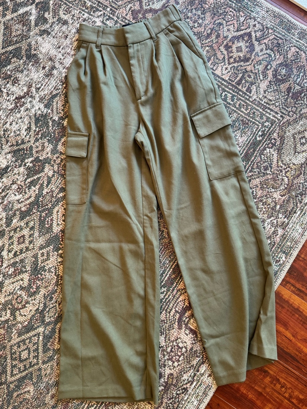 Hollister Olive Cargo Wide-Leg Pants
